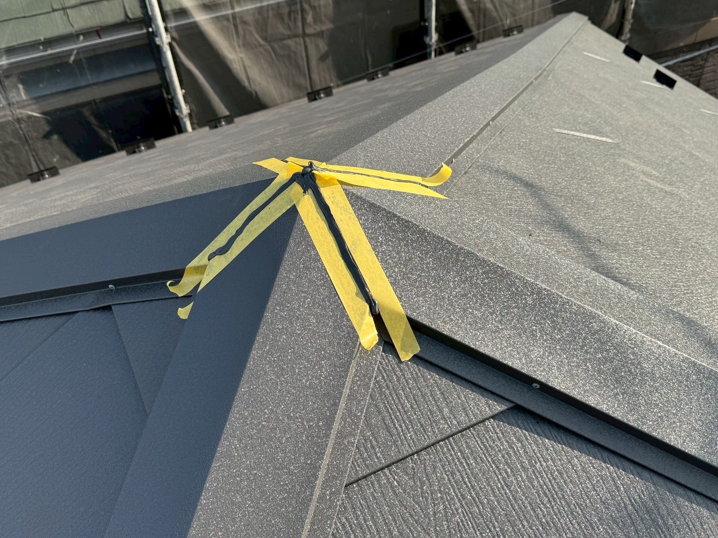 朝霞市　棟板金　継ぎ目